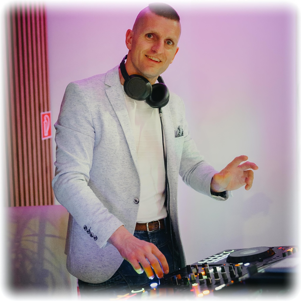 Profesionálne DJ ozvučenie a svetelná technika DJ XROAD