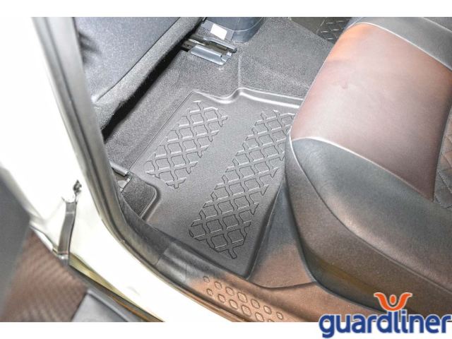 gumové rohože so zvýšeným okrajom autorohože Aristar 604280 Guardliner Toyota Corolla Cross