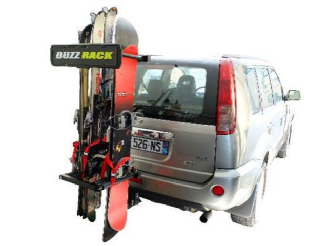 Nosič lyží snowboardov určený na ťažné zariadenie buzz rack buzzski