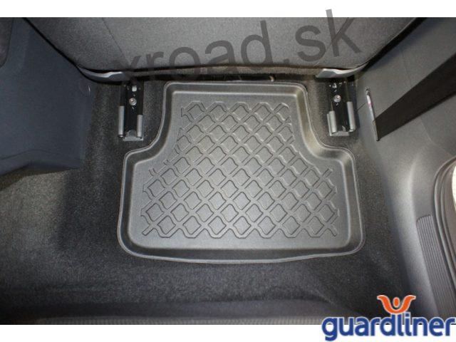 Autorohože so zvýšeným okrajom 3D GUARDLINER Škoda Karoq od 2017 (SADA) (ARISTAR)
